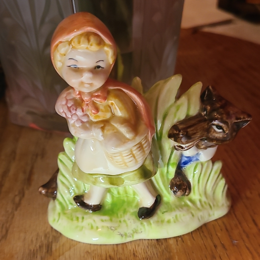 Little Red Riding Hood Figurine with Wolf Once Upon A Time Japan Quon-quon 1982